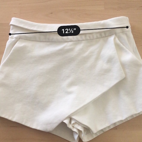 SOLD White layered shorts with pockets - Picture 11 of 11